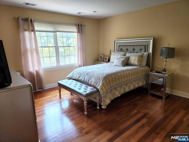 46 Schindler Court, Upper Saddle River, NJ 07458