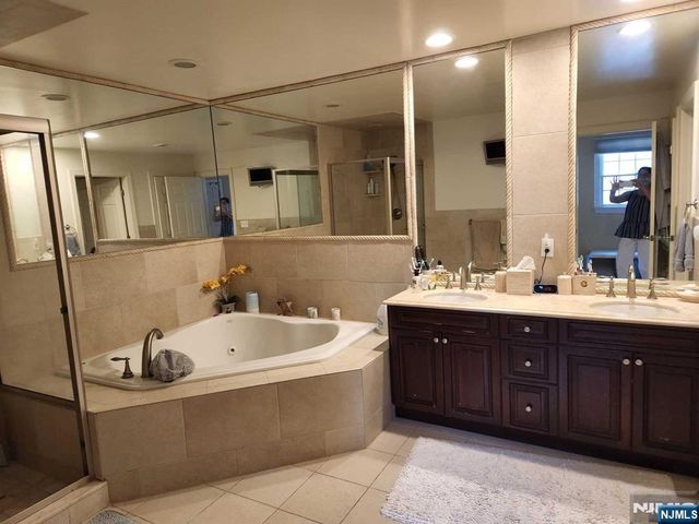 46 Schindler Court, Upper Saddle River, NJ 07458