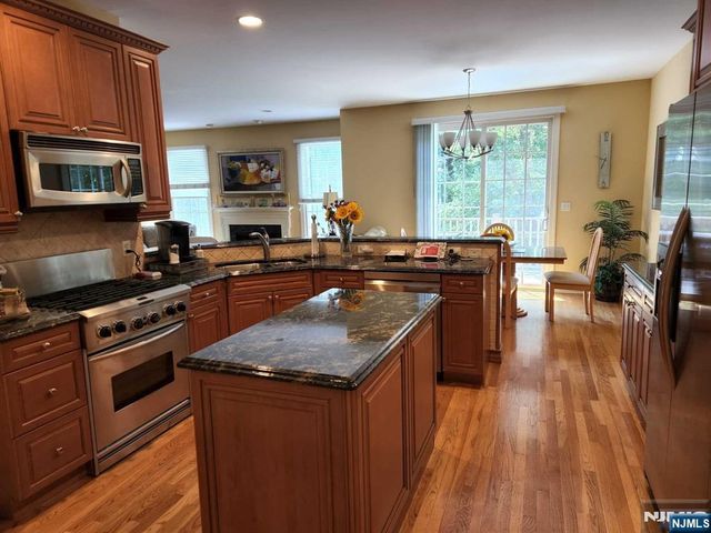 46 Schindler Court, Upper Saddle River, NJ 07458