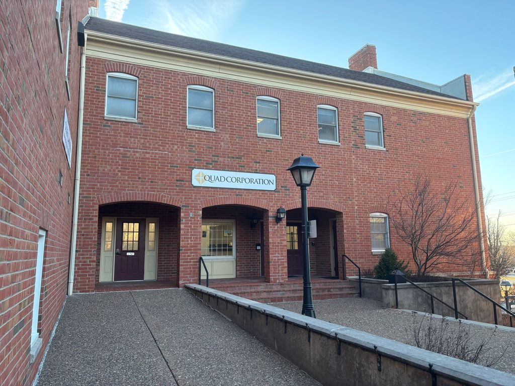 2332 E Kimberly Road, Davenport, IA 52807