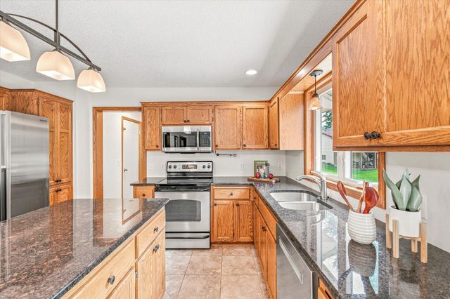 1722 Orchard Drive, Woodbury, MN 55125