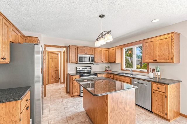 1722 Orchard Drive, Woodbury, MN 55125