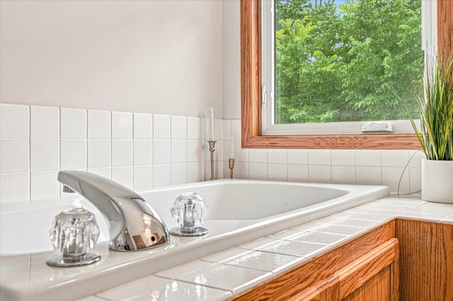 1722 Orchard Drive, Woodbury, MN 55125