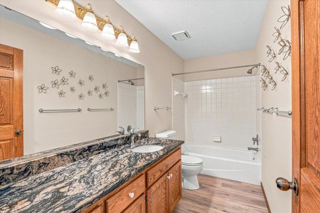 1722 Orchard Drive, Woodbury, MN 55125