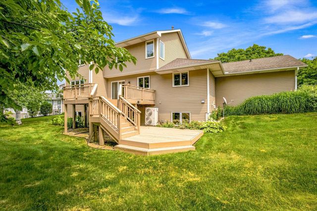 1722 Orchard Drive, Woodbury, MN 55125