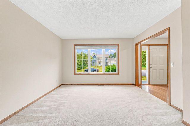 1722 Orchard Drive, Woodbury, MN 55125