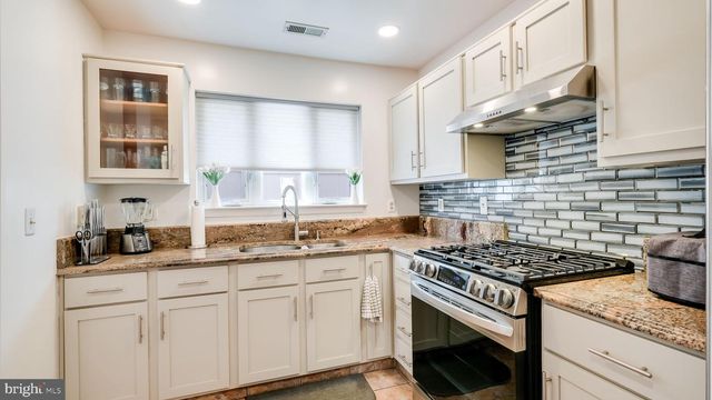 1811 N FRANKLIN ST, Philadelphia, PA 19122