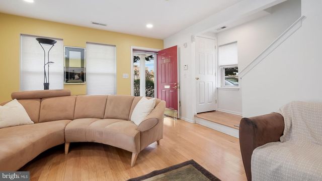 1811 N FRANKLIN ST, Philadelphia, PA 19122