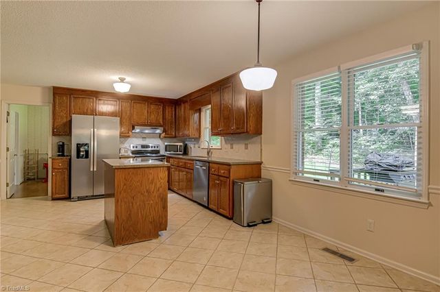 2305 Teapot Court, Winston-salem, NC 27106