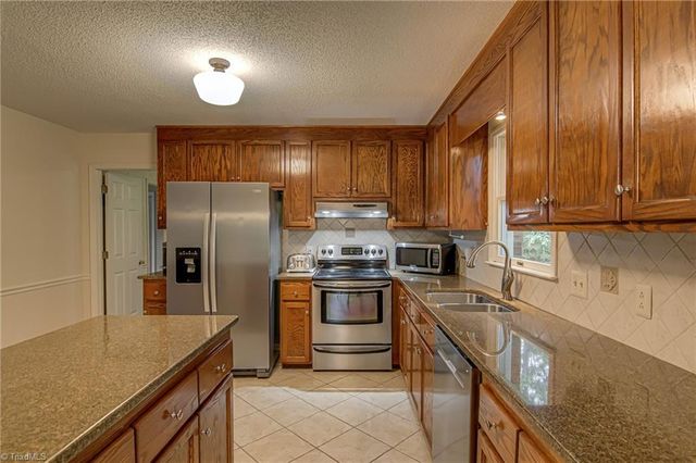 2305 Teapot Court, Winston-salem, NC 27106