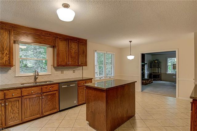 2305 Teapot Court, Winston-salem, NC 27106