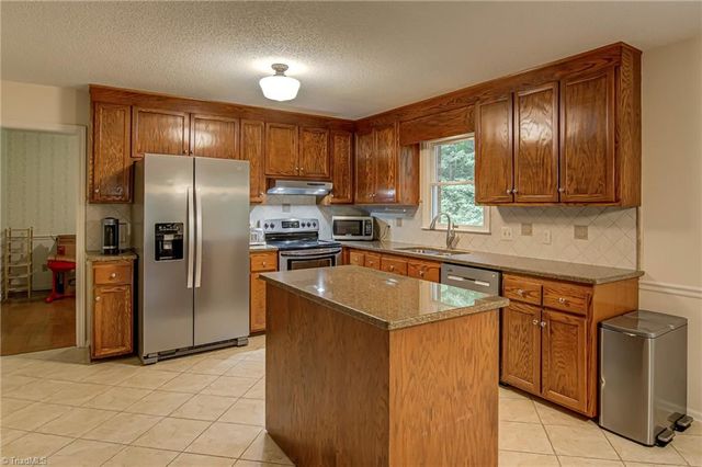 2305 Teapot Court, Winston-salem, NC 27106