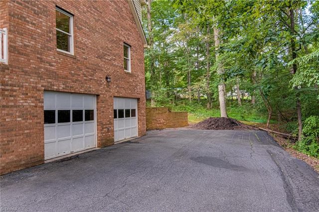 2305 Teapot Court, Winston-salem, NC 27106