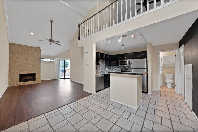 2428 Forest Brook Lane 1211, Arlington, TX 76006