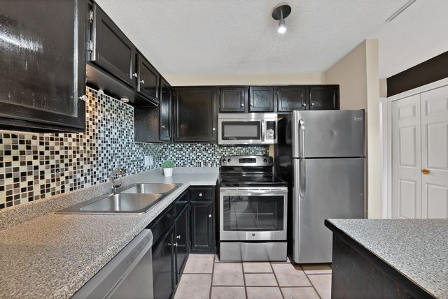 2428 Forest Brook Lane 1211, Arlington, TX 76006