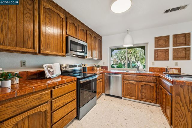 41 Burnham Ct, Pleasant Hill, CA 94523