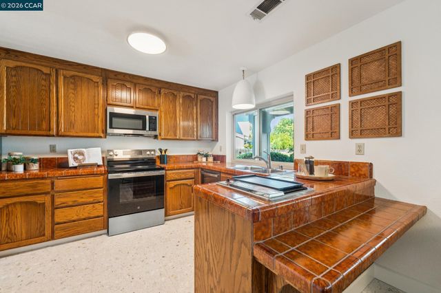 41 Burnham Ct, Pleasant Hill, CA 94523