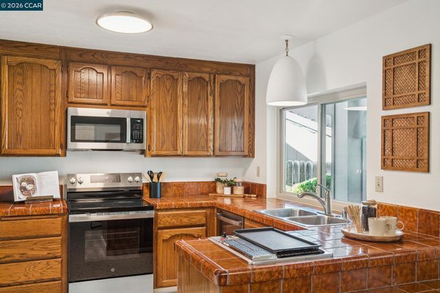 41 Burnham Ct, Pleasant Hill, CA 94523