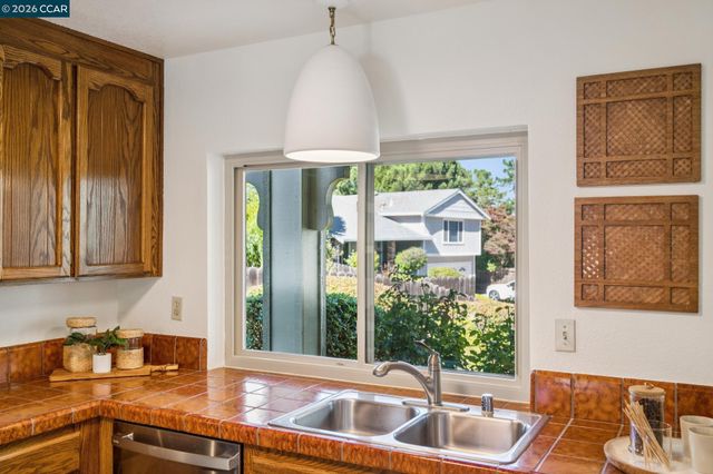41 Burnham Ct, Pleasant Hill, CA 94523