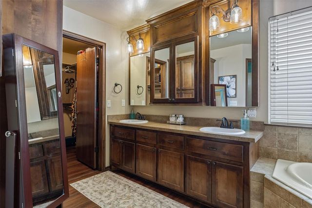 1905 NE 31st Street, Moore, OK 73160