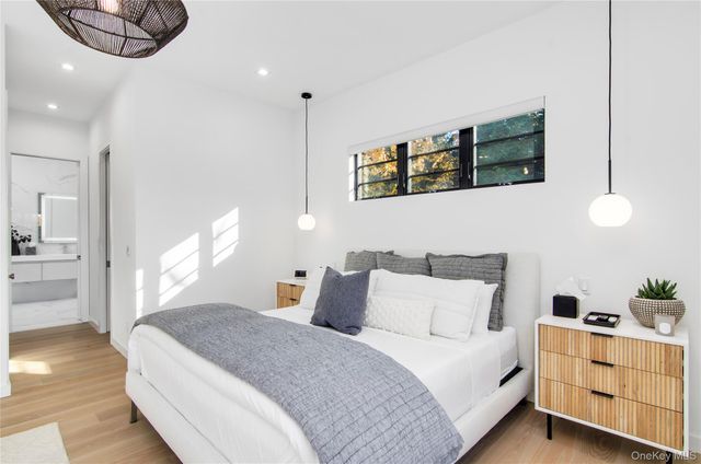 4 Piperwoods Lane, Quogue, NY 11959