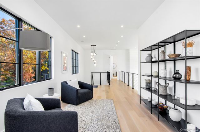 4 Piperwoods Lane, Quogue, NY 11959