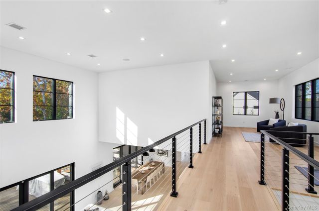 4 Piperwoods Lane, Quogue, NY 11959