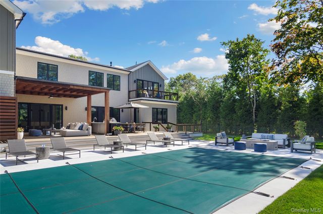 4 Piperwoods Lane, Quogue, NY 11959