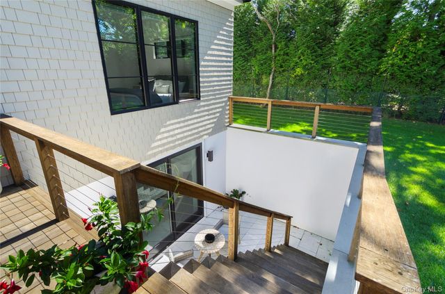 4 Piperwoods Lane, Quogue, NY 11959