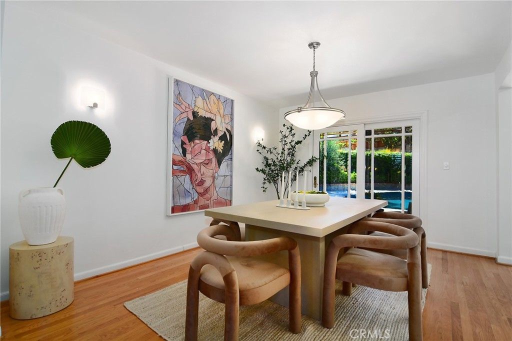 Image 10 of property listing at 22548 Waterbury Street, Woodland Hills, CA 91364