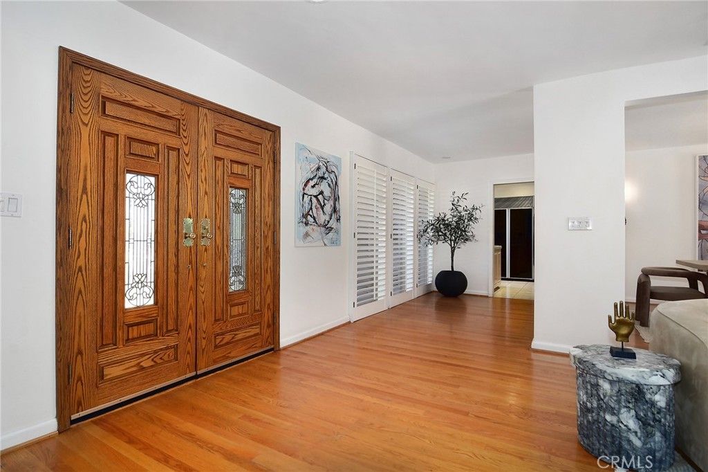 Image 12 of property listing at 22548 Waterbury Street, Woodland Hills, CA 91364