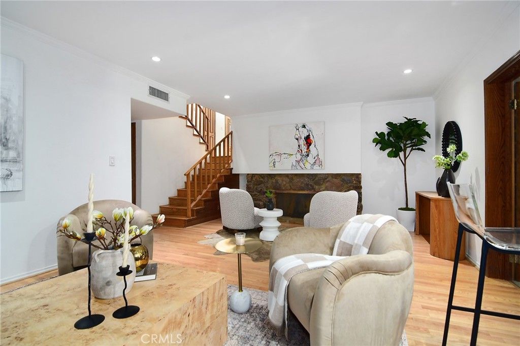 Image 19 of property listing at 22548 Waterbury Street, Woodland Hills, CA 91364