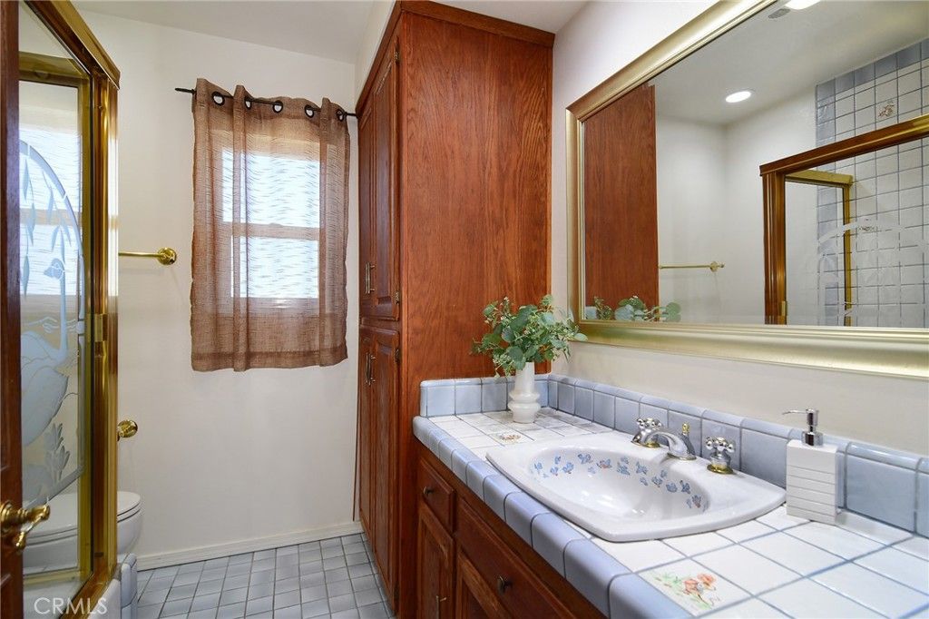 Image 31 of property listing at 22548 Waterbury Street, Woodland Hills, CA 91364