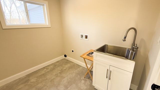 122 Copperfield Rd, Worcester, MA 01602