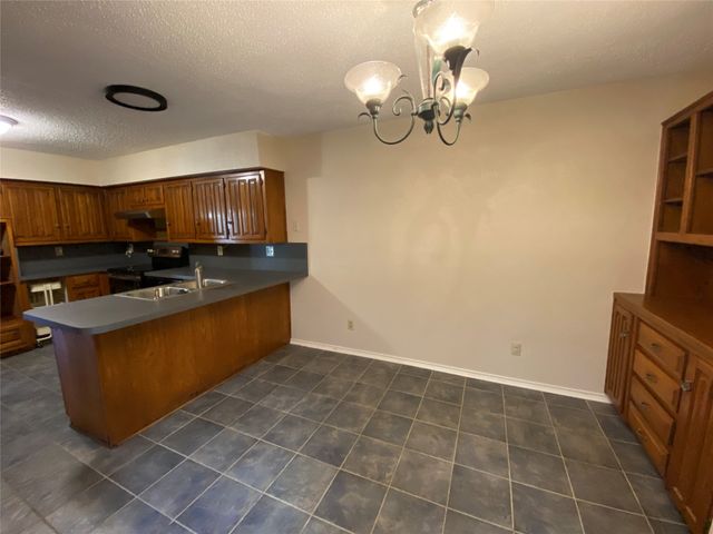 606 Old Country Road, Duncanville, TX 75137