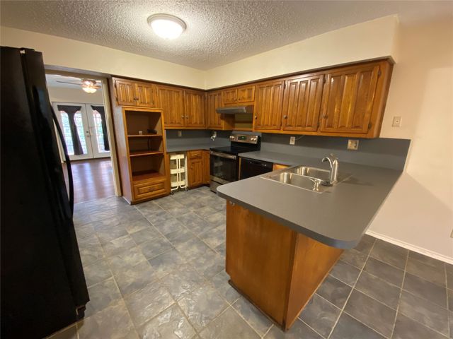 606 Old Country Road, Duncanville, TX 75137