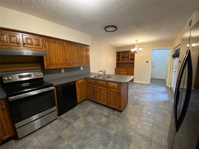 606 Old Country Road, Duncanville, TX 75137