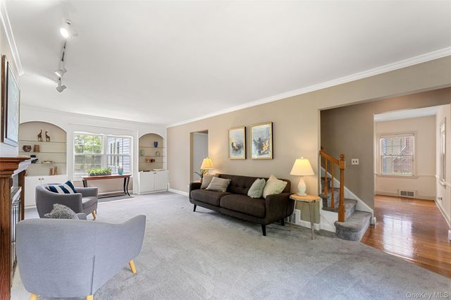 434 California Road, Bronxville, NY 10708