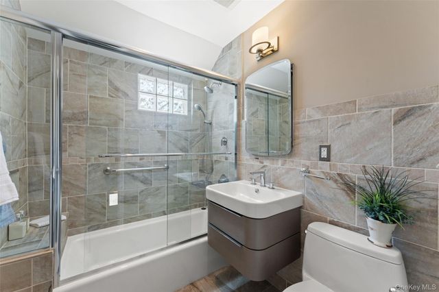 434 California Road, Bronxville, NY 10708