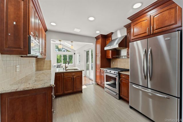 434 California Road, Bronxville, NY 10708