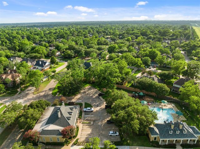 10027 Golden Woods Drive, Missouri City, TX 77459