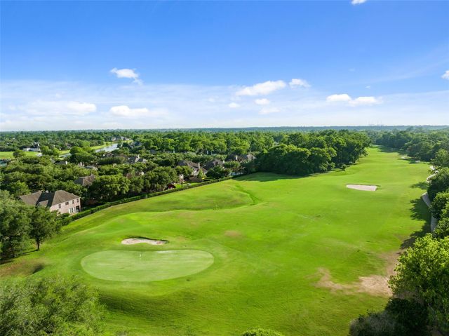 10027 Golden Woods Drive, Missouri City, TX 77459