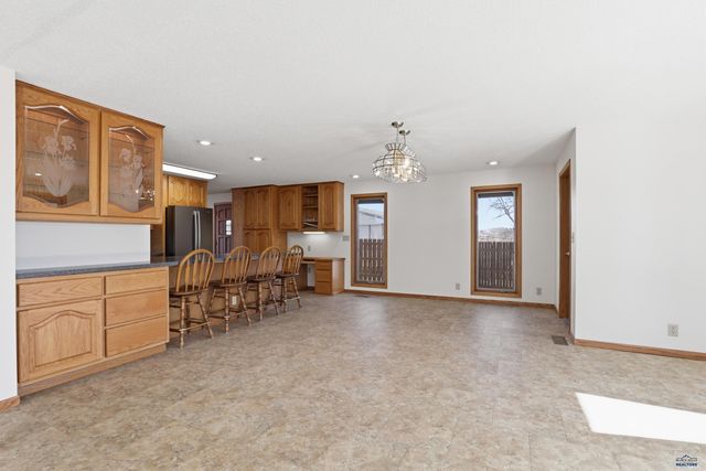 4565 WENTWORTH DR, Rapid City, SD 57702