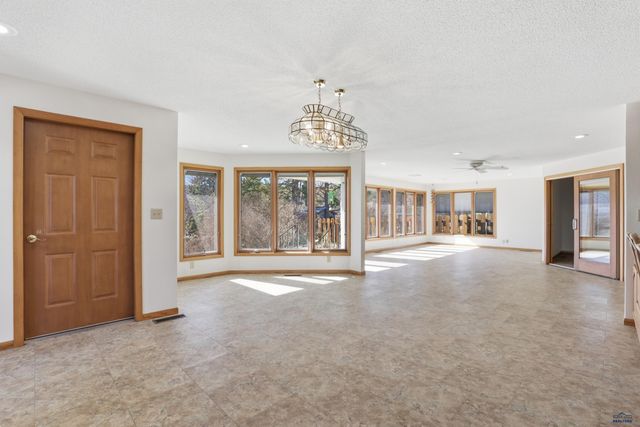 4565 WENTWORTH DR, Rapid City, SD 57702