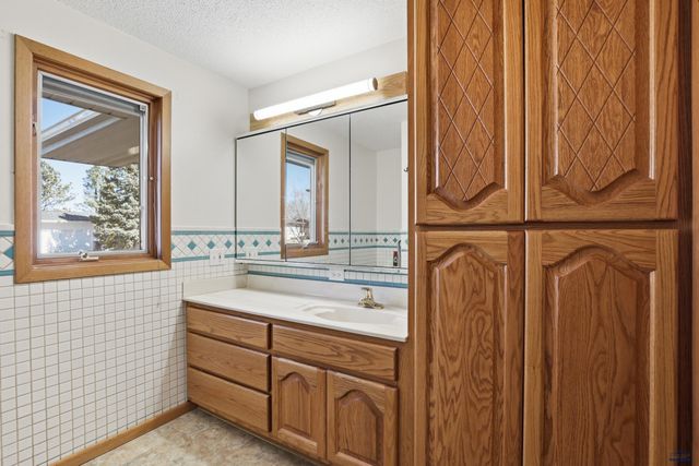 4565 WENTWORTH DR, Rapid City, SD 57702