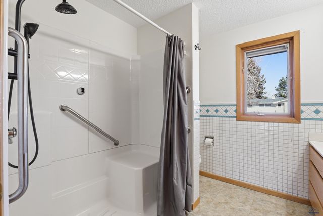 4565 WENTWORTH DR, Rapid City, SD 57702