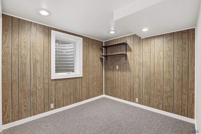 4565 WENTWORTH DR, Rapid City, SD 57702