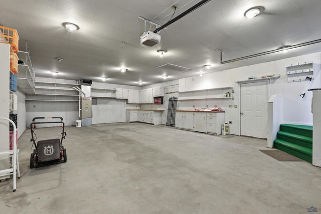 4565 WENTWORTH DR, Rapid City, SD 57702