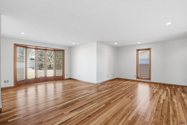 4565 WENTWORTH DR, Rapid City, SD 57702