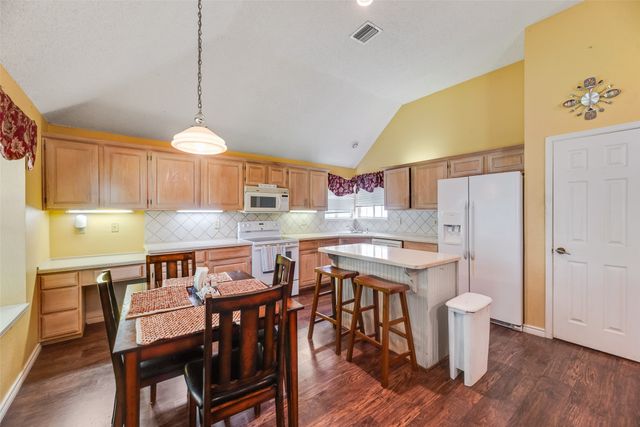 2017 Spring Mills Road, Mesquite, TX 75181